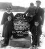 Isaac Sagalovich Headstone - It says - Here lies our beloved father who has left this world of hard work. Shmuel-Itskhok (Samuel-Isaac) Sagalovitsh - son of Tsvi (deer or Hirsh). He lived 72 years and died
16 Jan 1934. Pictured the family of Hirshel Sagalovich, son of Shmuel-Itskhok. They were all murdered in the Holocaust. For more information go to the site of Dave Howard, the great nephew of
Hirshel; http://www.horwitzfam.org/getperson.php?personID=I0557&tree=Complete