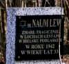Grave memorized Dr. Naum Lew who was killed by Gestapo in Bielsk P in 1942 y in 33 years old.
Dr Naum LEW

Died tragically in the Gestapo lock-up In Bielsk Podlaski In the year 1942 At 33 years of age” 

Translated by Caroline and Patrick Foubert Lew foubert.lew@laposte.net